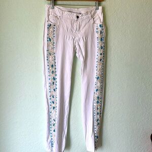 White and blue, beaded Boston Proper pants 🩵💙 GREAT!